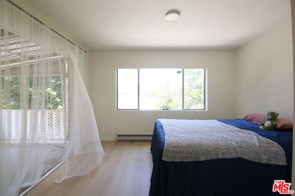 1028 N Hayworth Avenue Property Photo 16