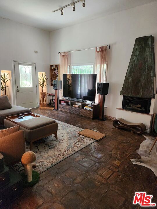 1028 N Hayworth Avenue Property Photo 26