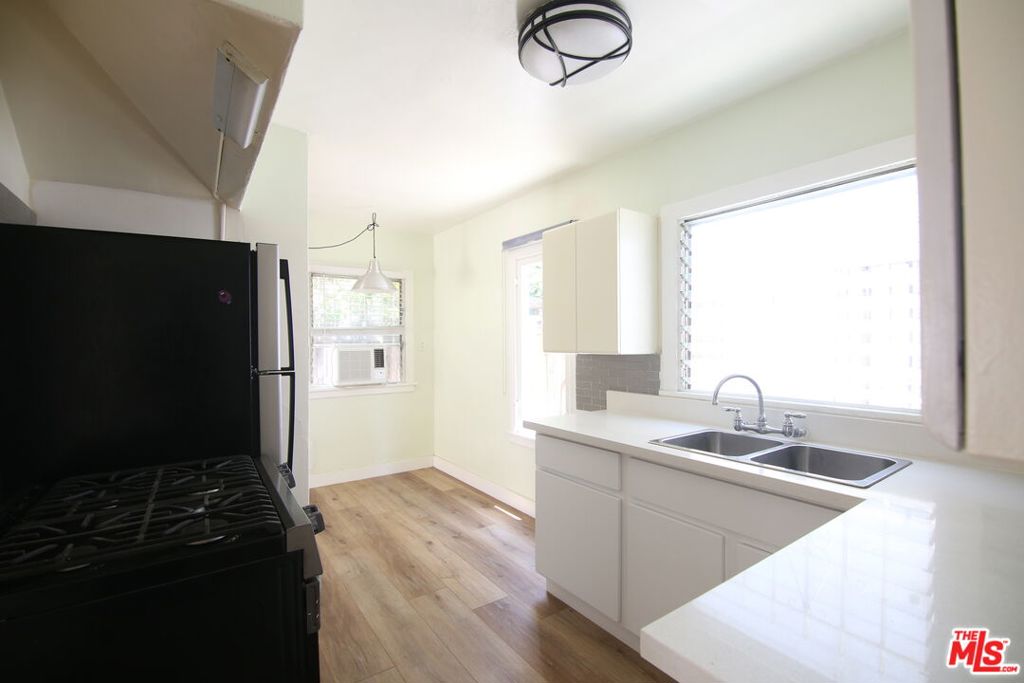 1028 N Hayworth Avenue Property Photo 41