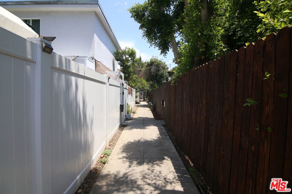 1028 N Hayworth Avenue Property Photo 48