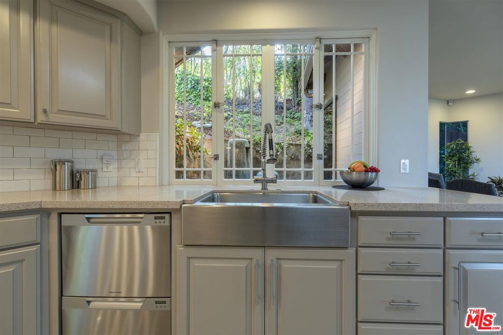13480 Contour Drive Property Photo 7