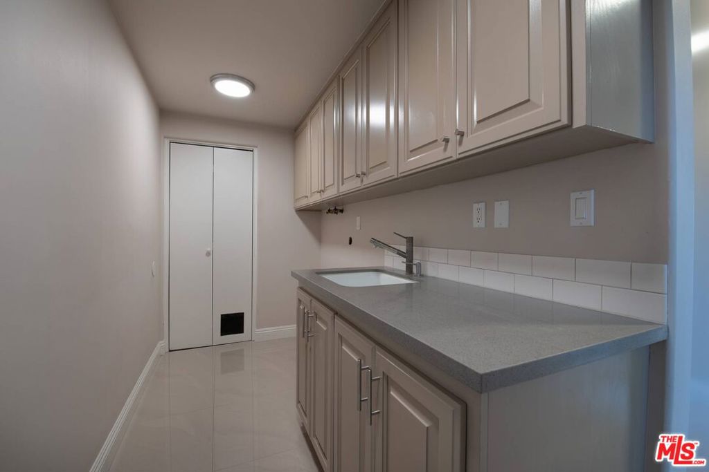 13480 Contour Drive Property Photo 8