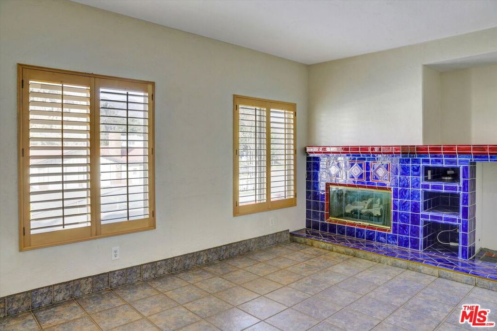 630 E Walnut Street Property Photo 10
