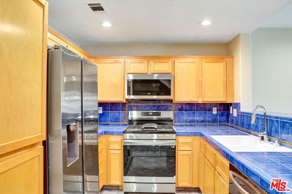 630 E Walnut Street Property Photo 12