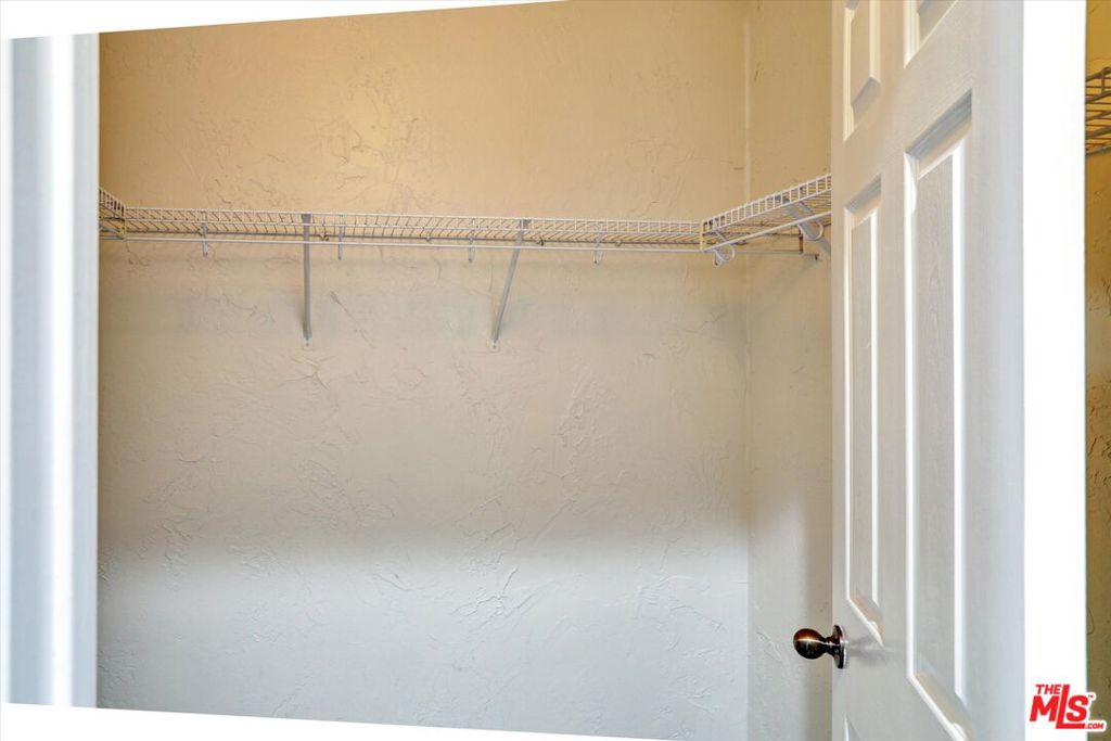 630 E Walnut Street Property Photo 16