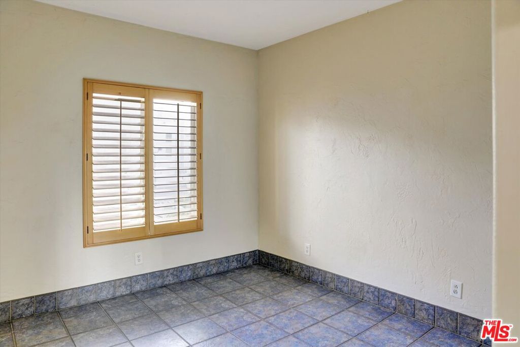 630 E Walnut Street Property Photo 19