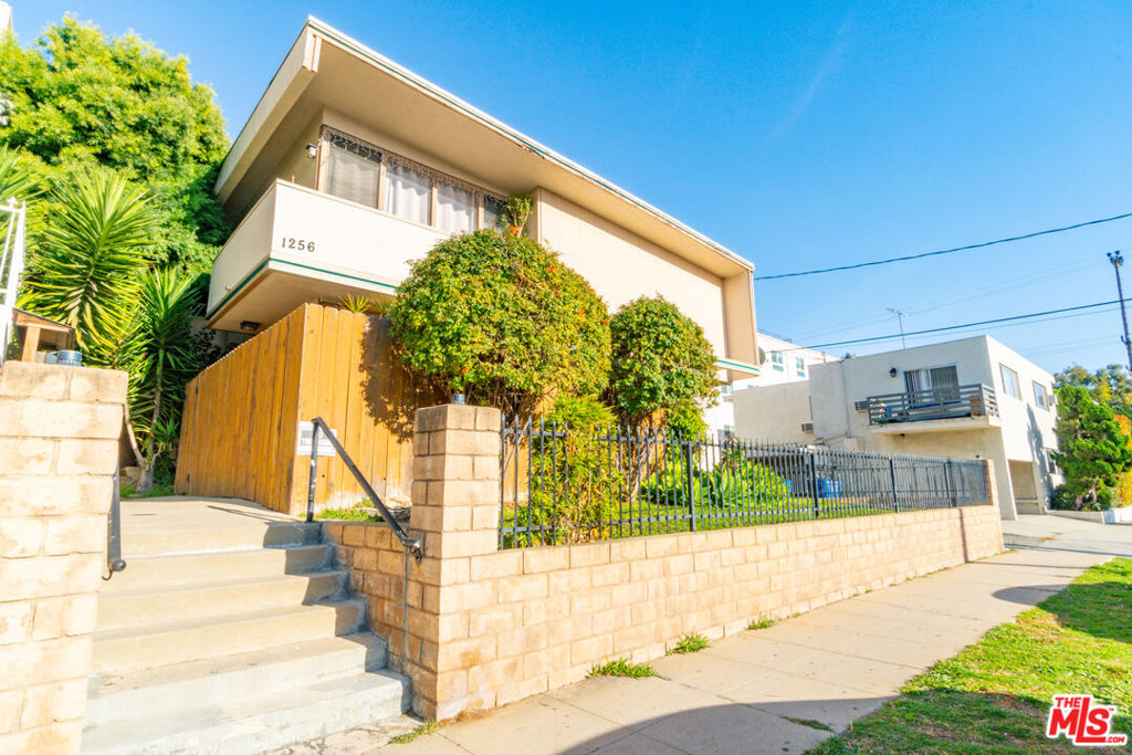 1256 S Westgate Avenue Property Photo 4