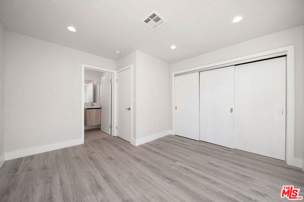 5221 Cleon Avenue Property Photo 8