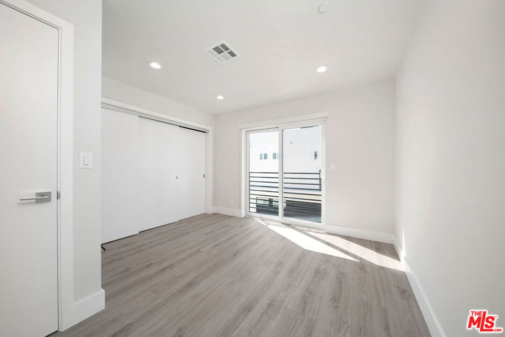 5221 Cleon Avenue Property Photo 9