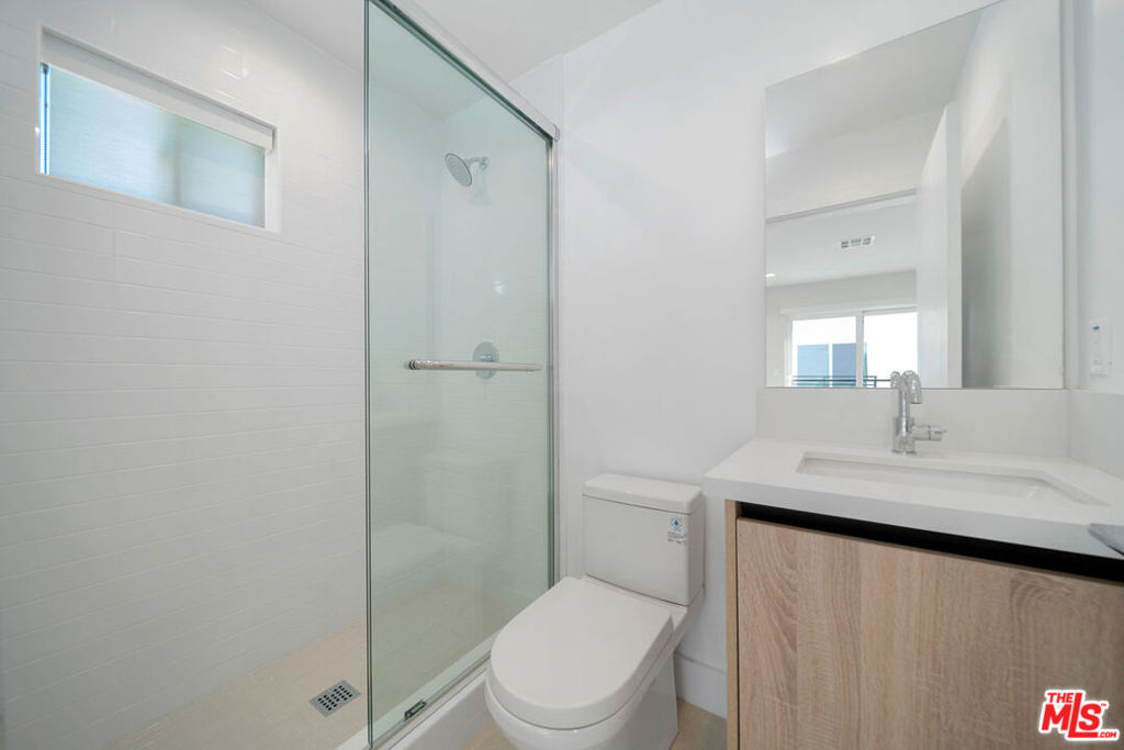 5221 Cleon Avenue Property Photo 10