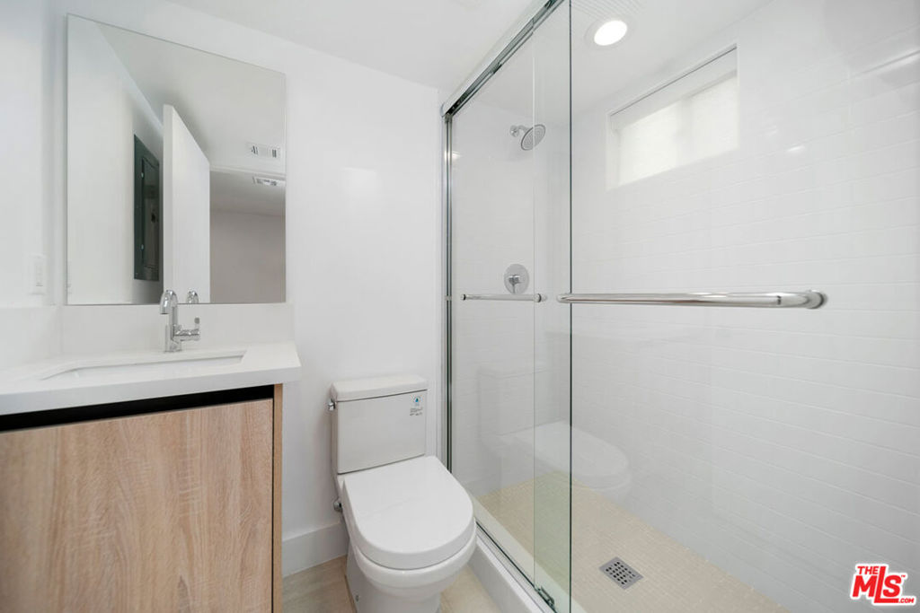 5221 Cleon Avenue Property Photo 12