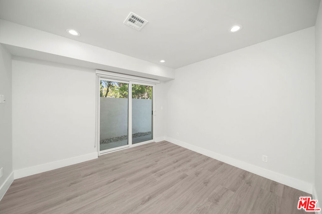 5221 Cleon Avenue Property Photo 14