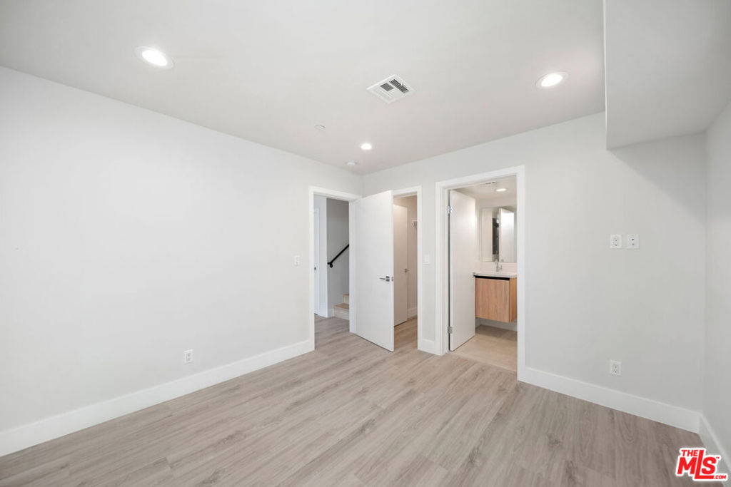 5221 Cleon Avenue Property Photo 15