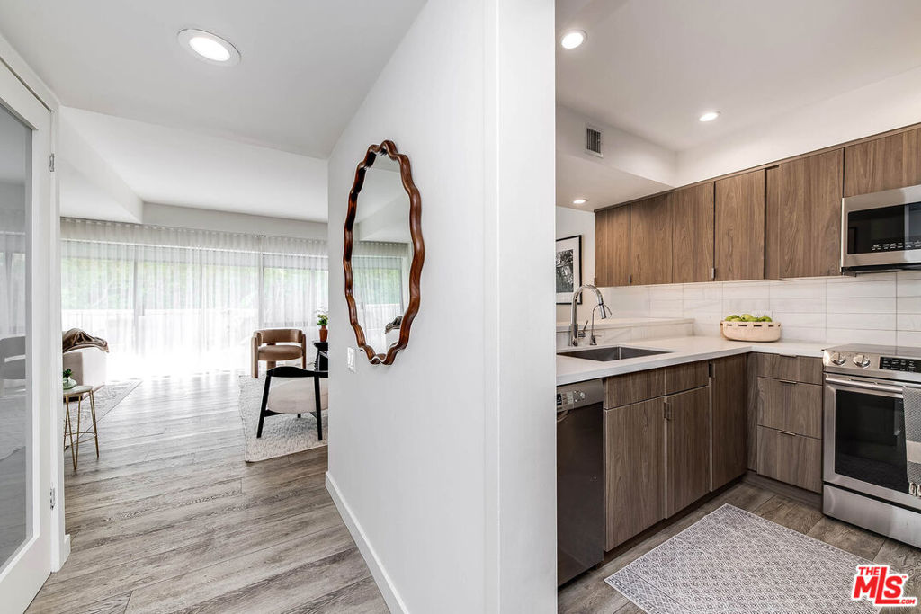 7135 Hollywood Boulevard 305 Property Photo 5