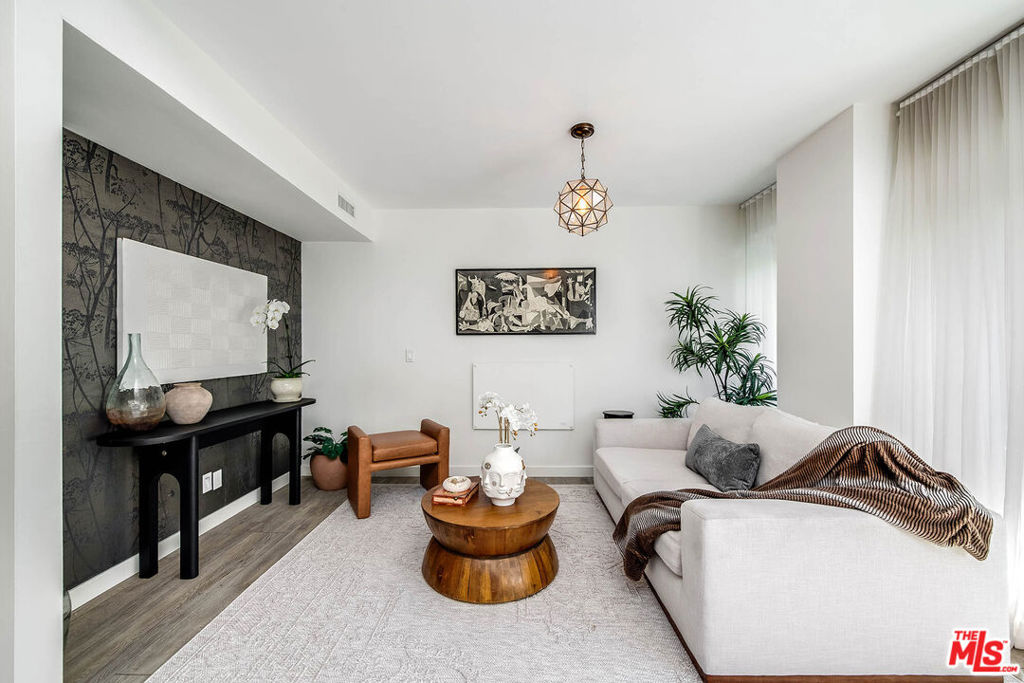 7135 Hollywood Boulevard 305 Property Photo 8