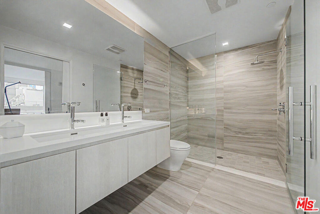 1050 S Grand Avenue 905 Property Photo 15