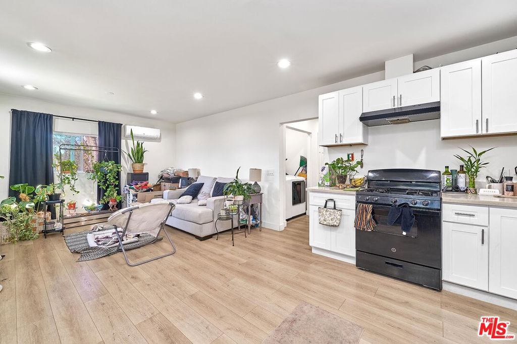 8146 Bright Avenue Property Photo 4