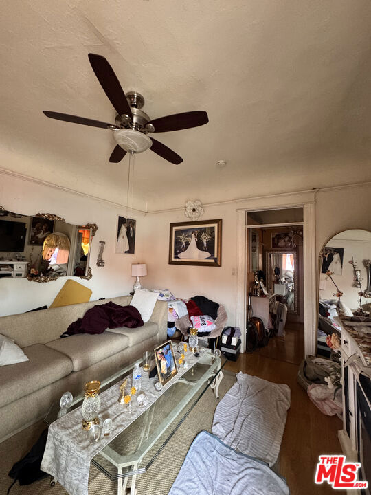 1315 S Westmoreland Avenue Property Photo 4