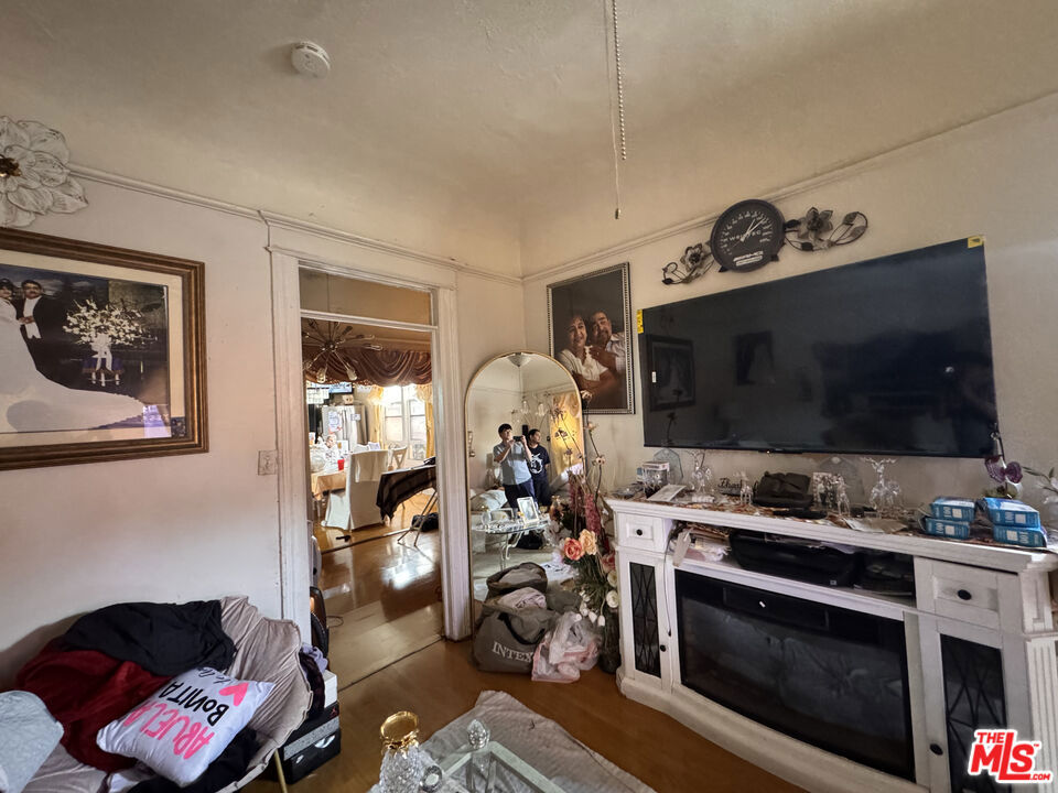 1315 S Westmoreland Avenue Property Photo 5