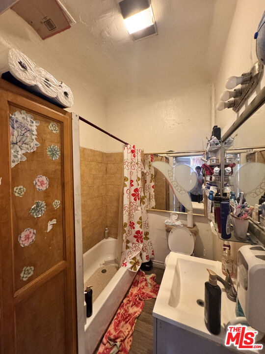 1315 S Westmoreland Avenue Property Photo 8
