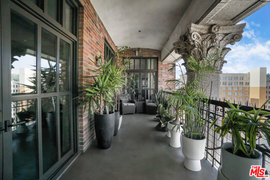 1645 Vine Street 1007 Property Photo 18
