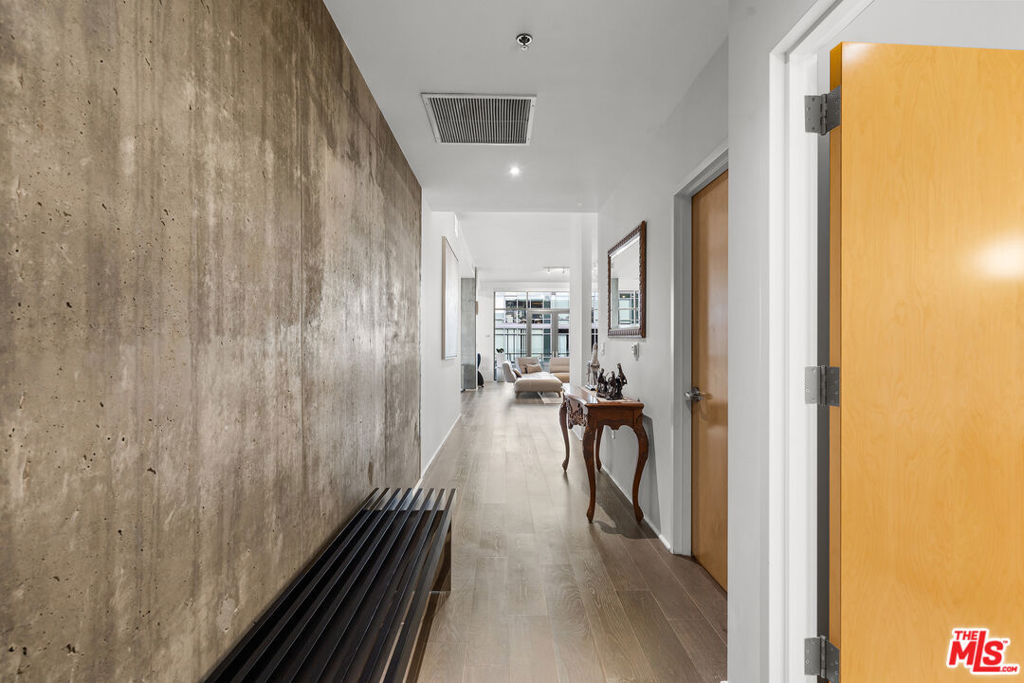 1111 S Grand Avenue Ph1 Property Photo 6