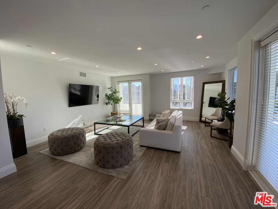 8700 Chalmers Drive Ph #401 Property Photo 4