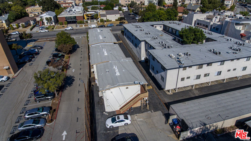1502 E Broadway Property Photo 4