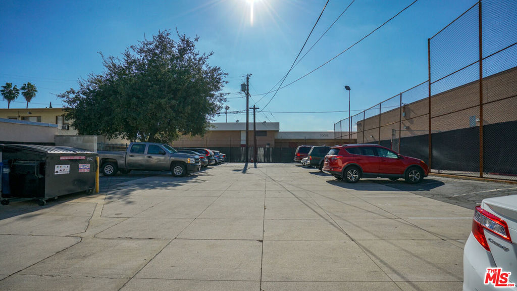 1502 E Broadway Property Photo 5
