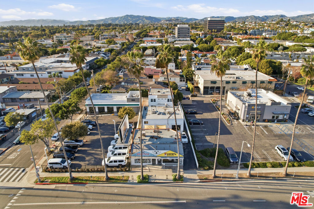 2709 Santa Monica Boulevard Property Photo 2