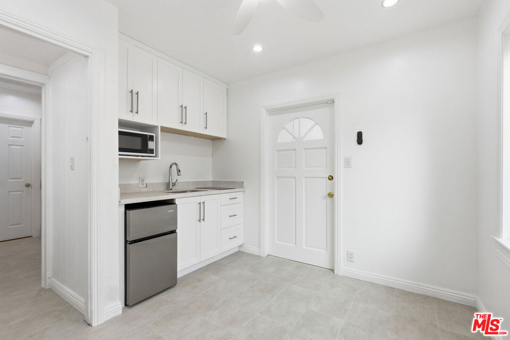 2709 Santa Monica Boulevard Property Photo 12