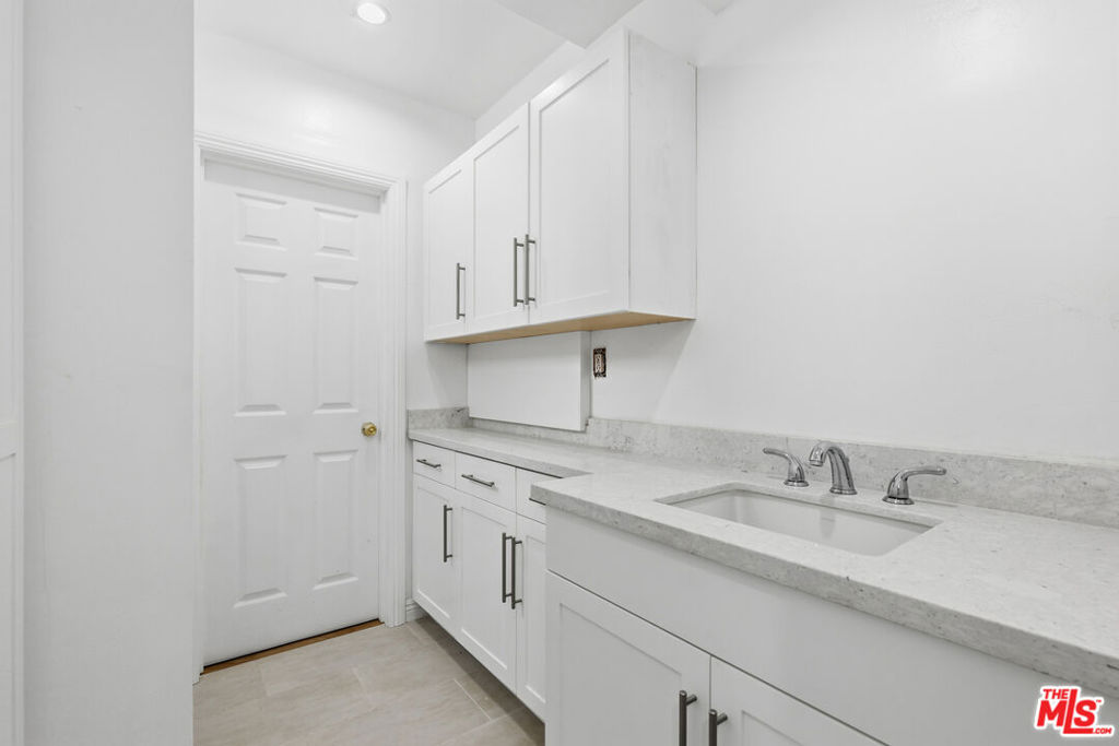 2709 Santa Monica Boulevard Property Photo 13