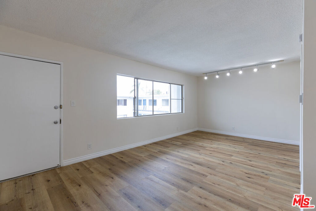1295 Federal Avenue 24 Property Photo 8