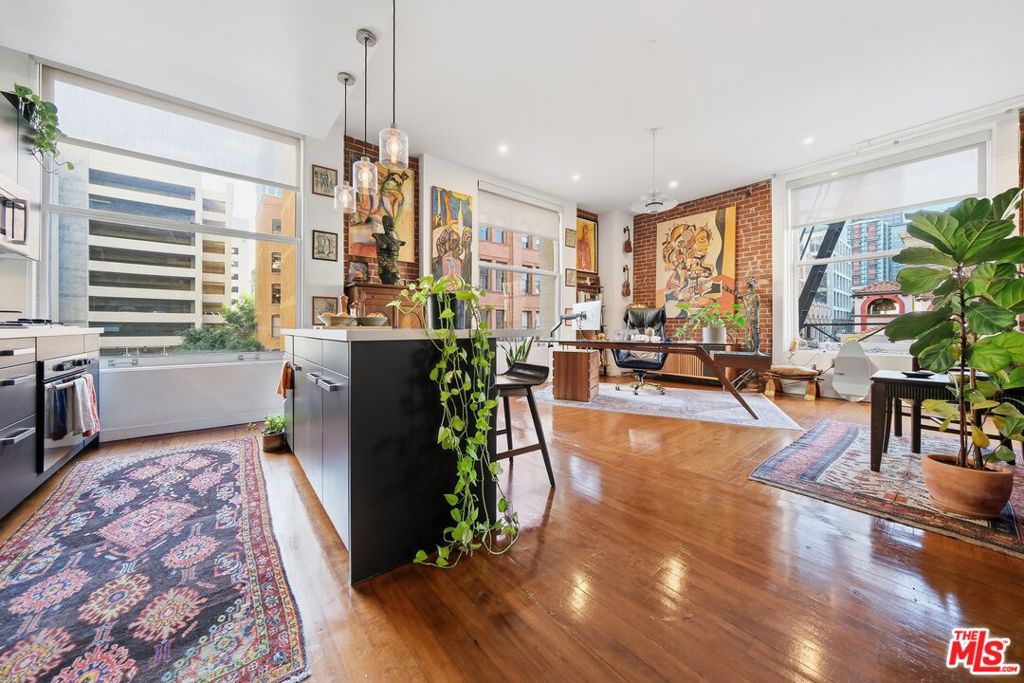 257 S Spring Street 2M Property Photo 1