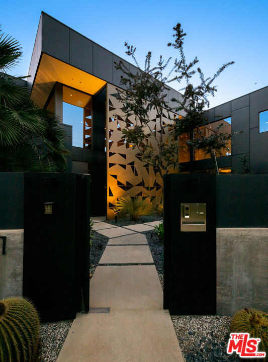 2341 Gloaming Way Property Photo 6