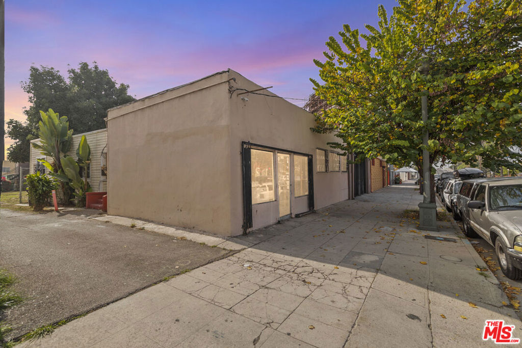1814 N Broadway Property Photo 1