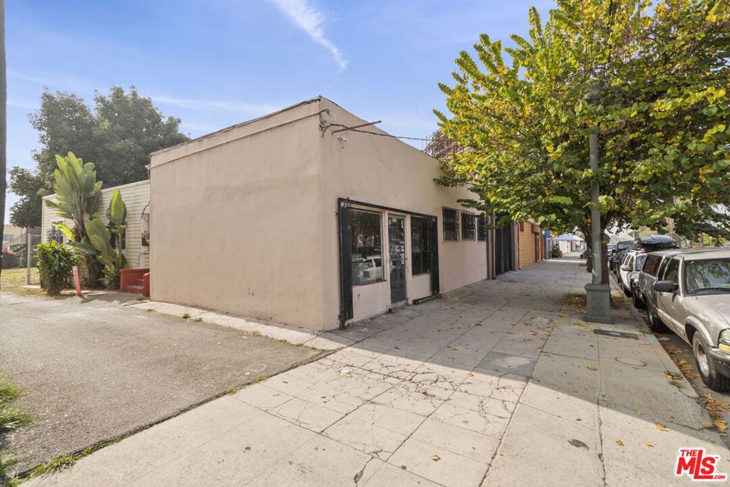 1814 N Broadway Property Photo 2