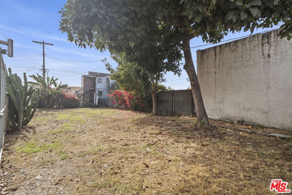 1814 N Broadway Property Photo 4