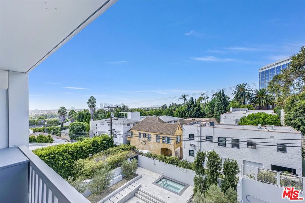 999 N Doheny Drive 312 Property Photo 17