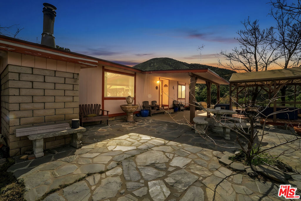 11426 Sierra Highway Property Photo 2