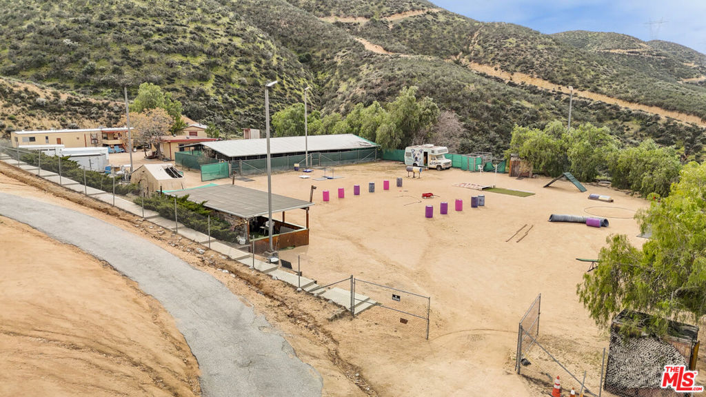 11426 Sierra Highway Property Photo 3