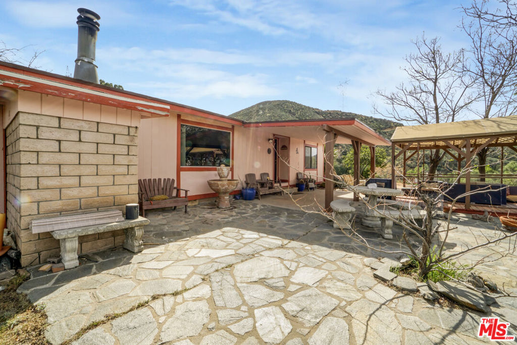 11426 Sierra Highway Property Photo 7