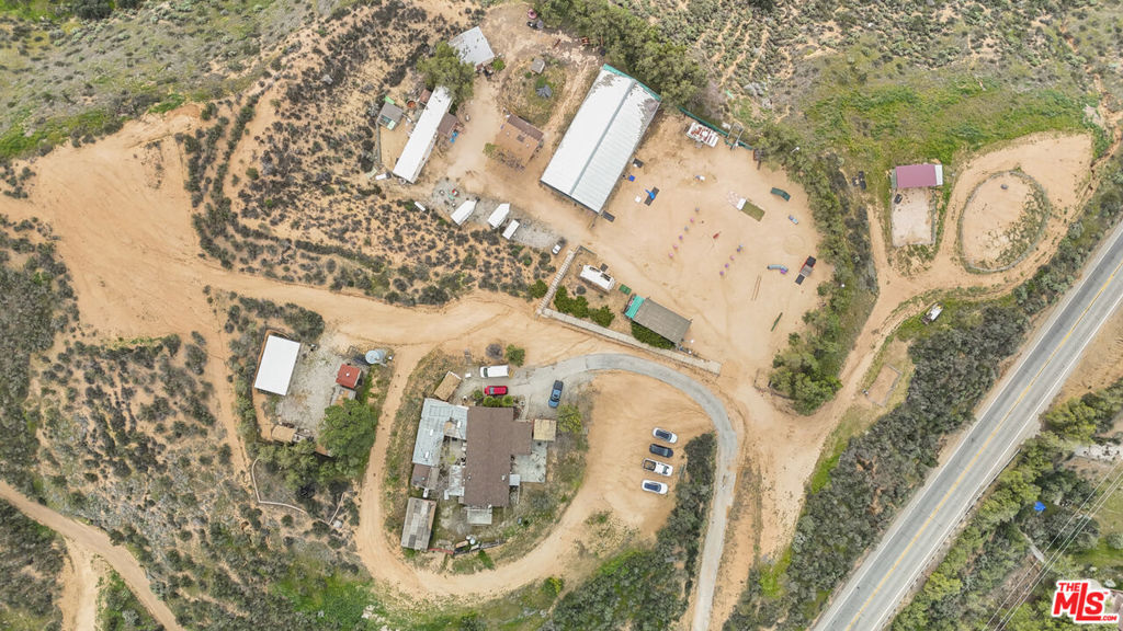 11426 Sierra Highway Property Photo 9