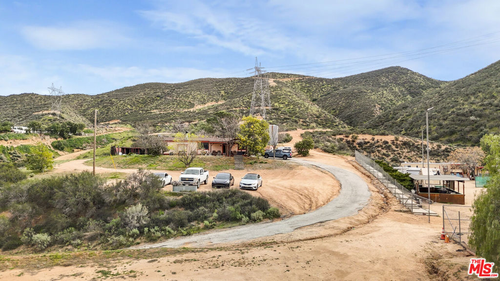 11426 Sierra Highway Property Photo 11