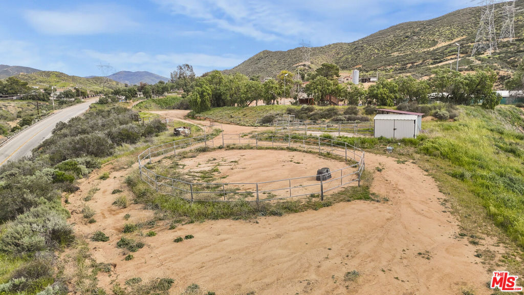 11426 Sierra Highway Property Photo 13