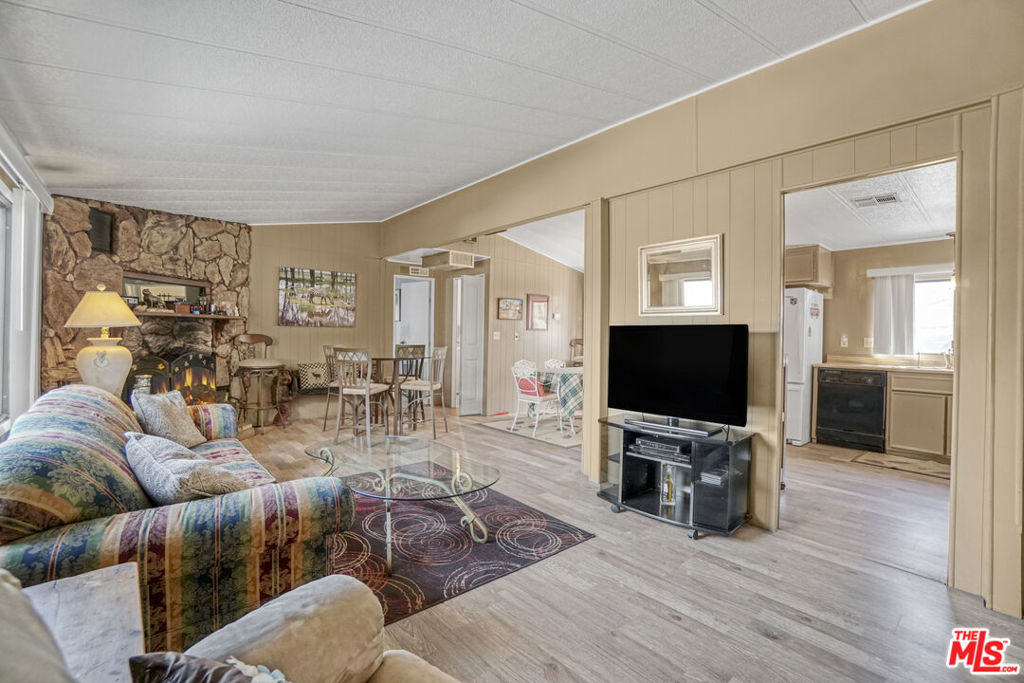 11426 Sierra Highway Property Photo 15