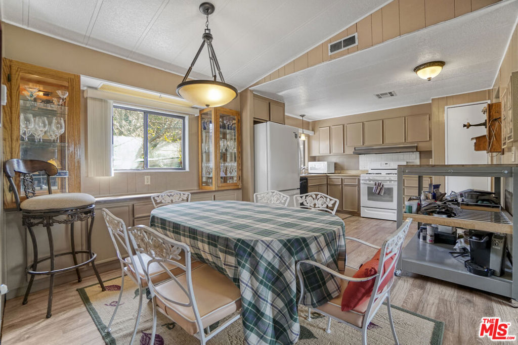 11426 Sierra Highway Property Photo 19