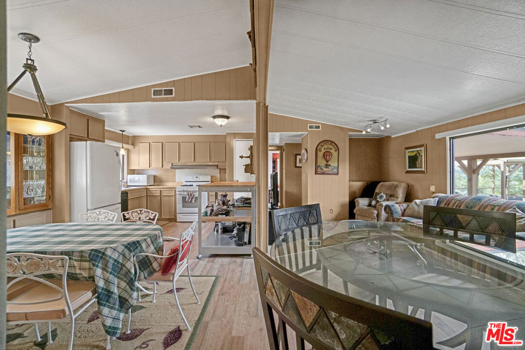 11426 Sierra Highway Property Photo 22