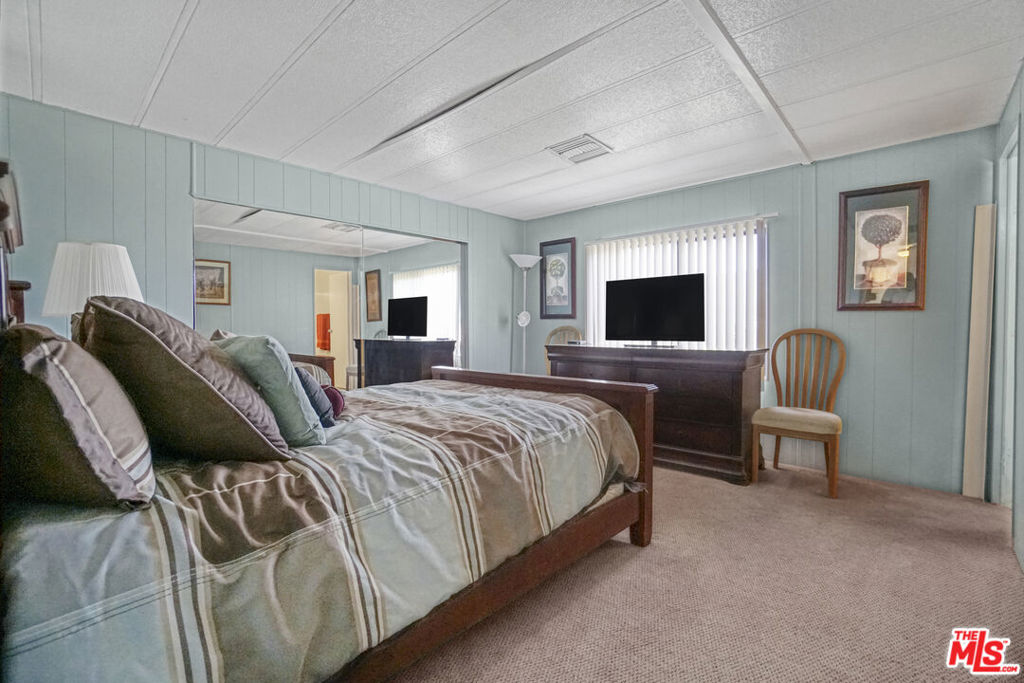 11426 Sierra Highway Property Photo 23