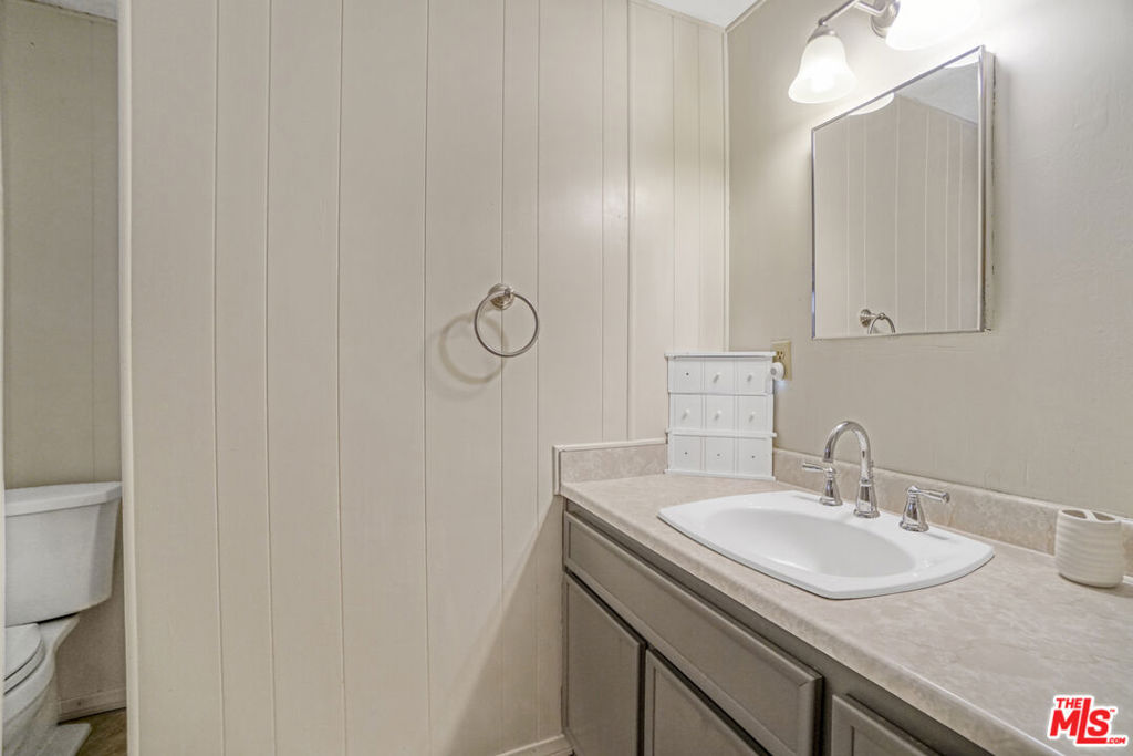 11426 Sierra Highway Property Photo 25